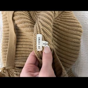 Nude en crème sweater size small